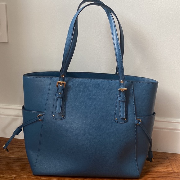 Michael Kors Voyager Small tote bag - Picture 4 of 10